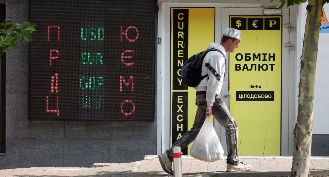 Оновлені курси валют: свіжі ціни на долар і євро в обмінниках