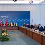 4 причины, почему всё больше людей предпочитают класть смартфон экраном вниз