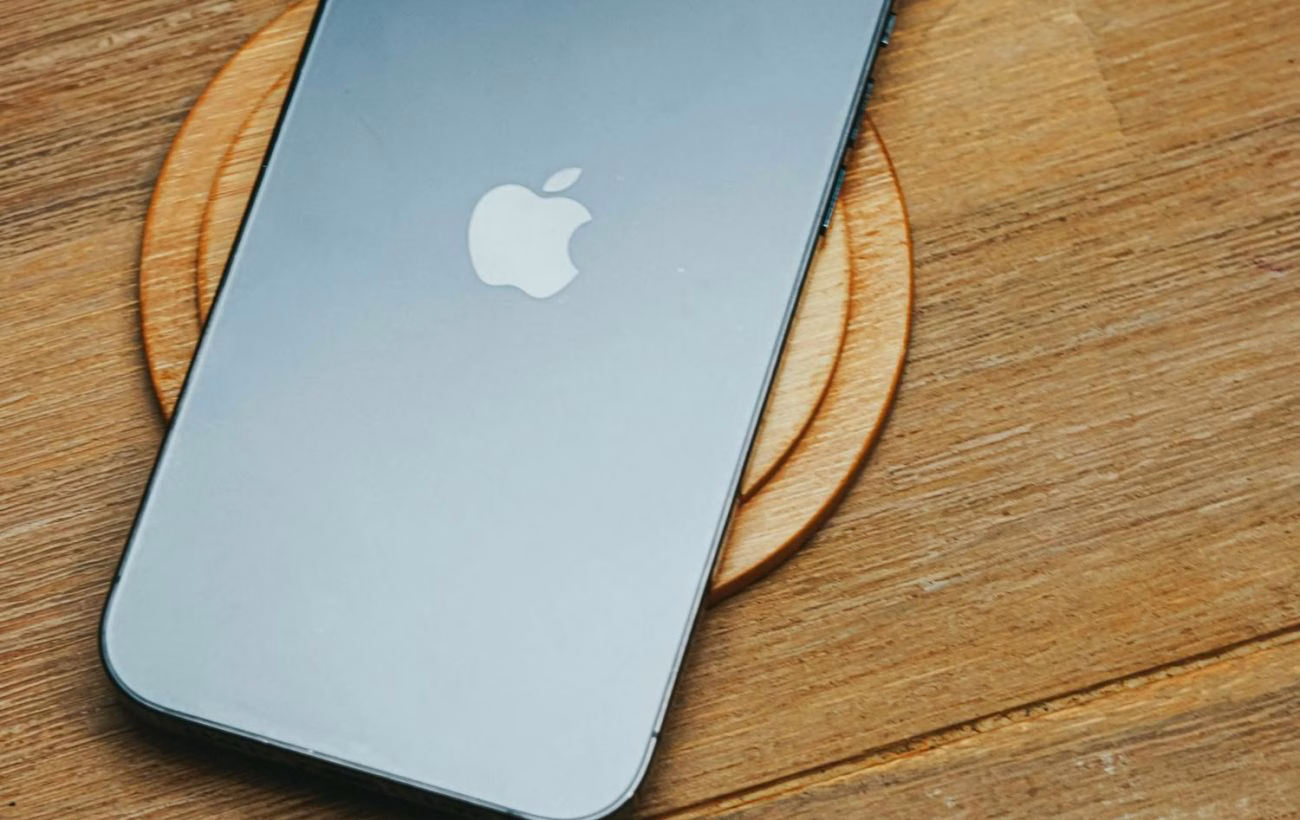 4 причини, чому все більше людей віддають перевагу класти смартфон екраном вниз