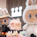 4 причины, почему всё больше людей предпочитают класть смартфон экраном вниз