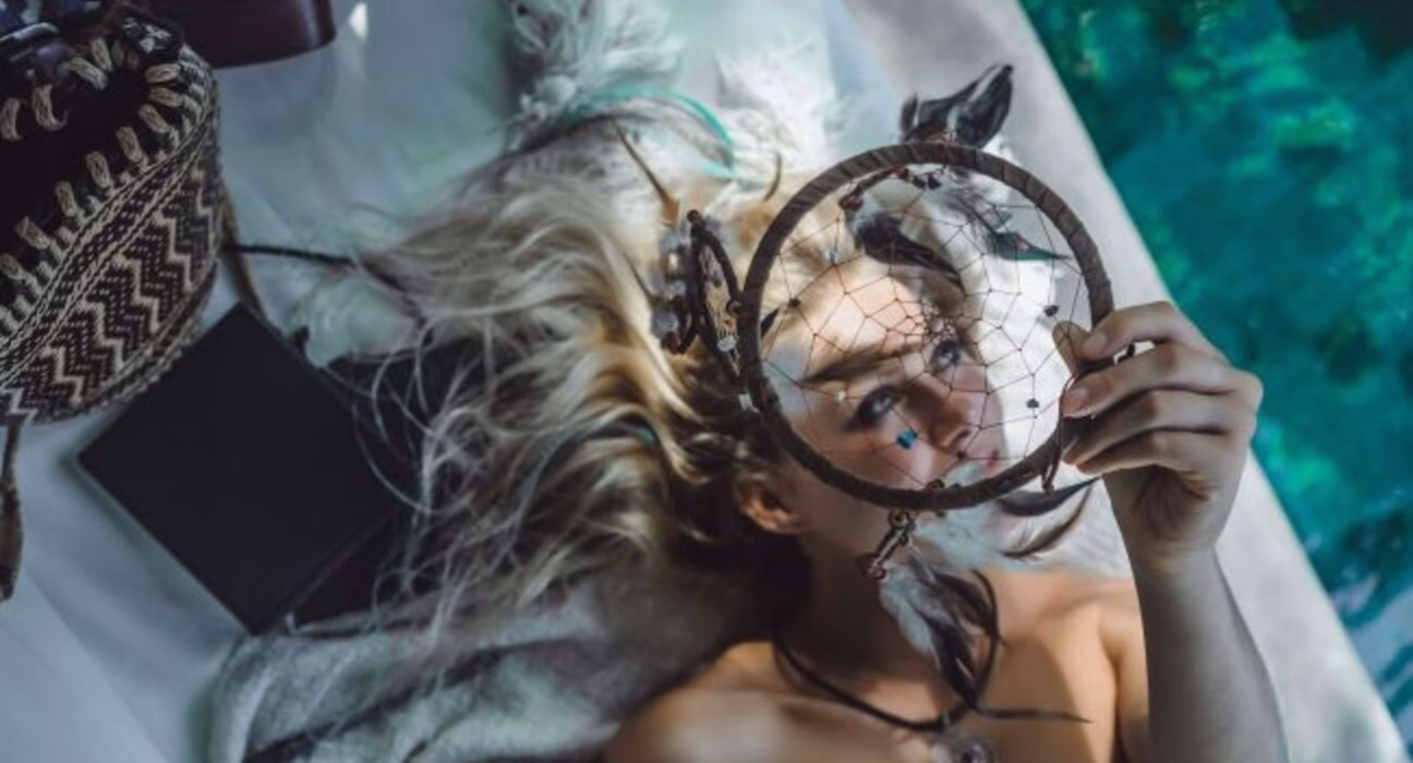 Всесвіт прихильний до цих знаків Зодіаку: Таро пророкують неймовірну п'ятницю