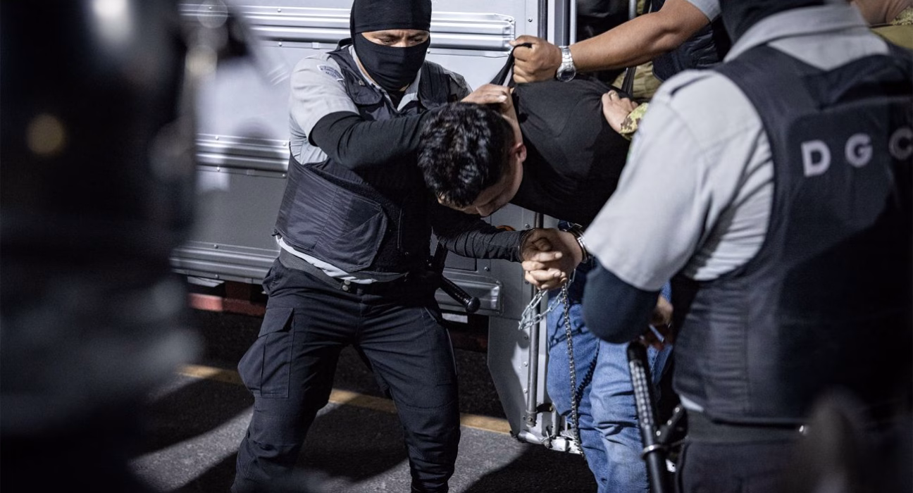 Еквадорська депортація ув'язнених спровокувала міжнародний скандал