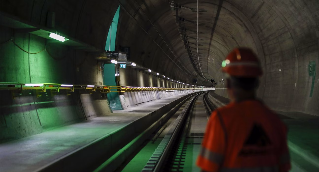 Австрійський колапс: багатосотенний натовп пасажирів провів 6 годин у віденському тунелі