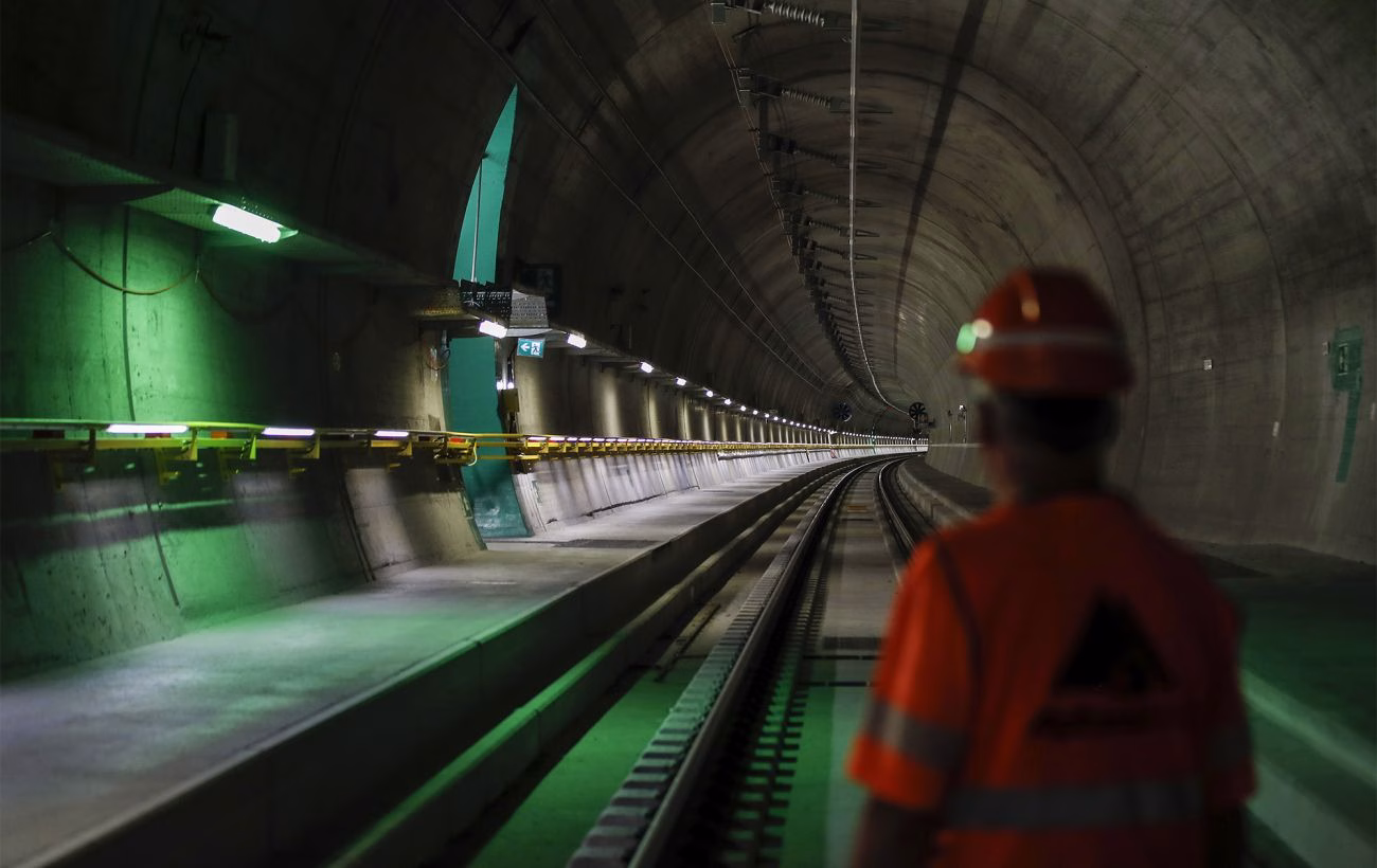 Австрійський колапс: багатосотенний натовп пасажирів провів 6 годин у віденському тунелі