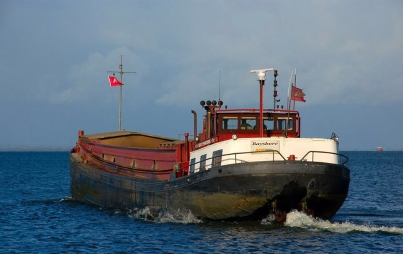 Баржа врізалася в човен у Маямі: загинуло двоє дітей, двоє у критичному стані