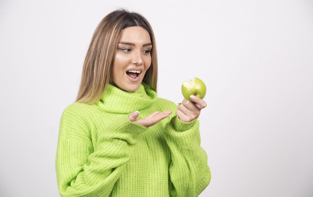 Шокуюча правда про яблука: лікарка пояснила, чому їх варто уникати