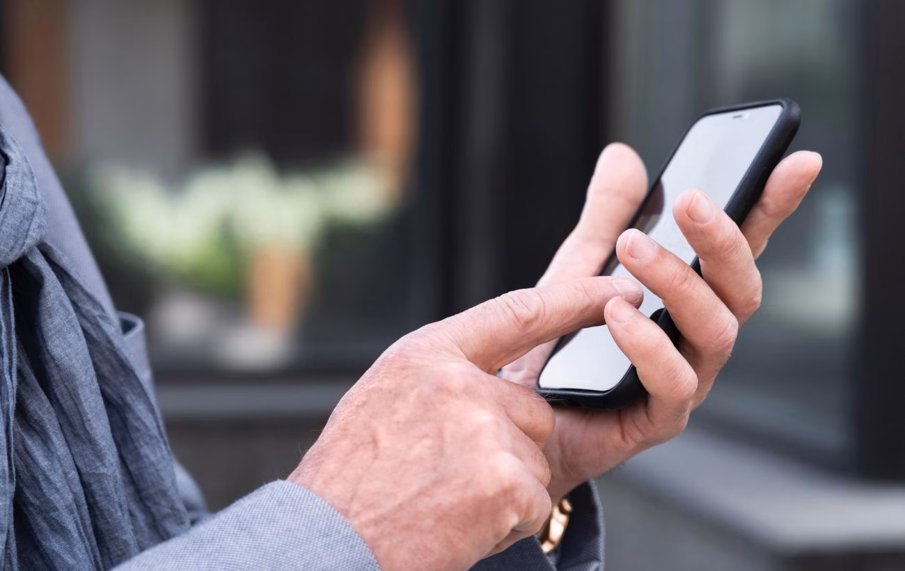 Три приховані сигнали, що ваш смартфон зазнав злому: неочевидні ознаки, які ви можете пропустити