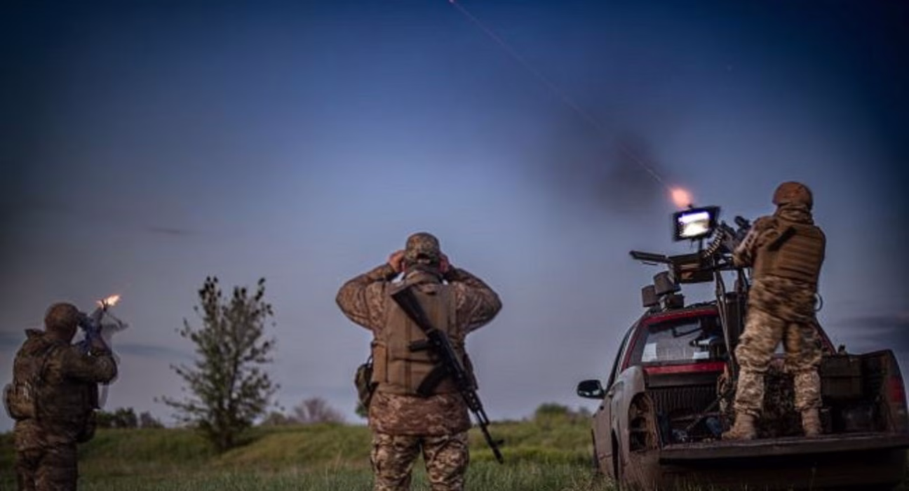 Святкуємо День ППО: сердечні вітання хранителям неба у листівках та добрі побажання