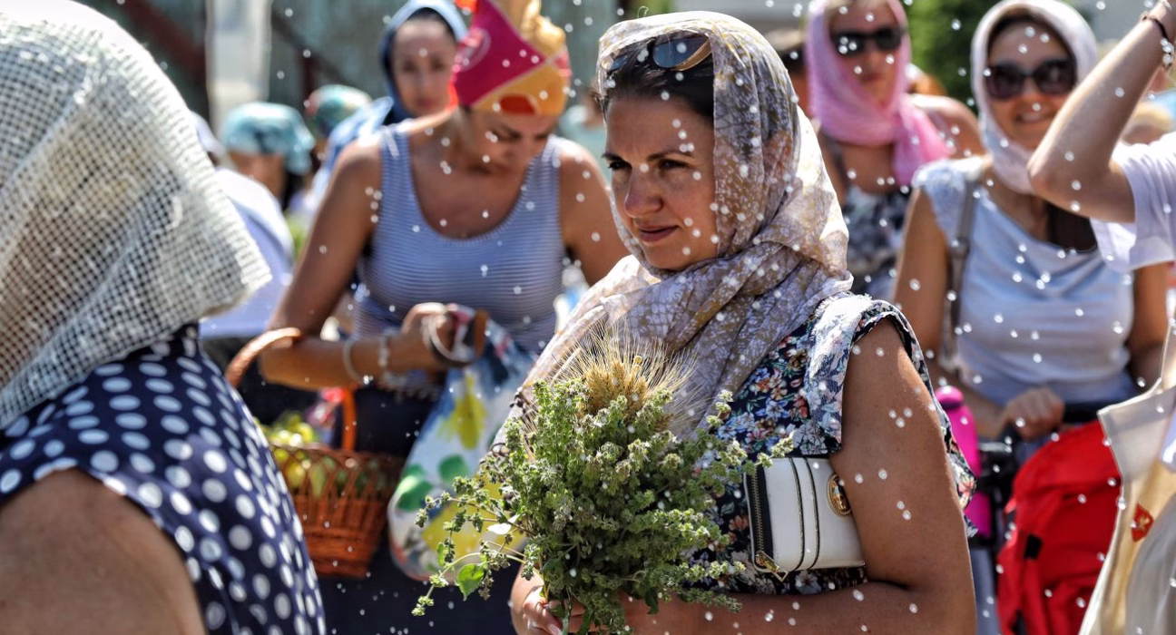 Священні Здобутки: Яблучний Спас 2025 та його Заборони, Традиції і Містичні Прикмети Преображення
