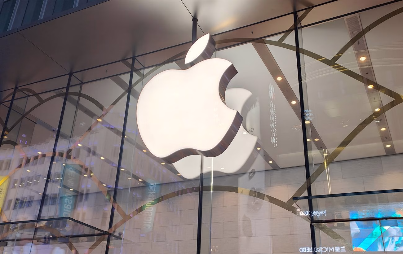 ``` Під тиском Трампа: Apple спрямує додаткові 100 млрд доларів на інвестиції в економіку США ```