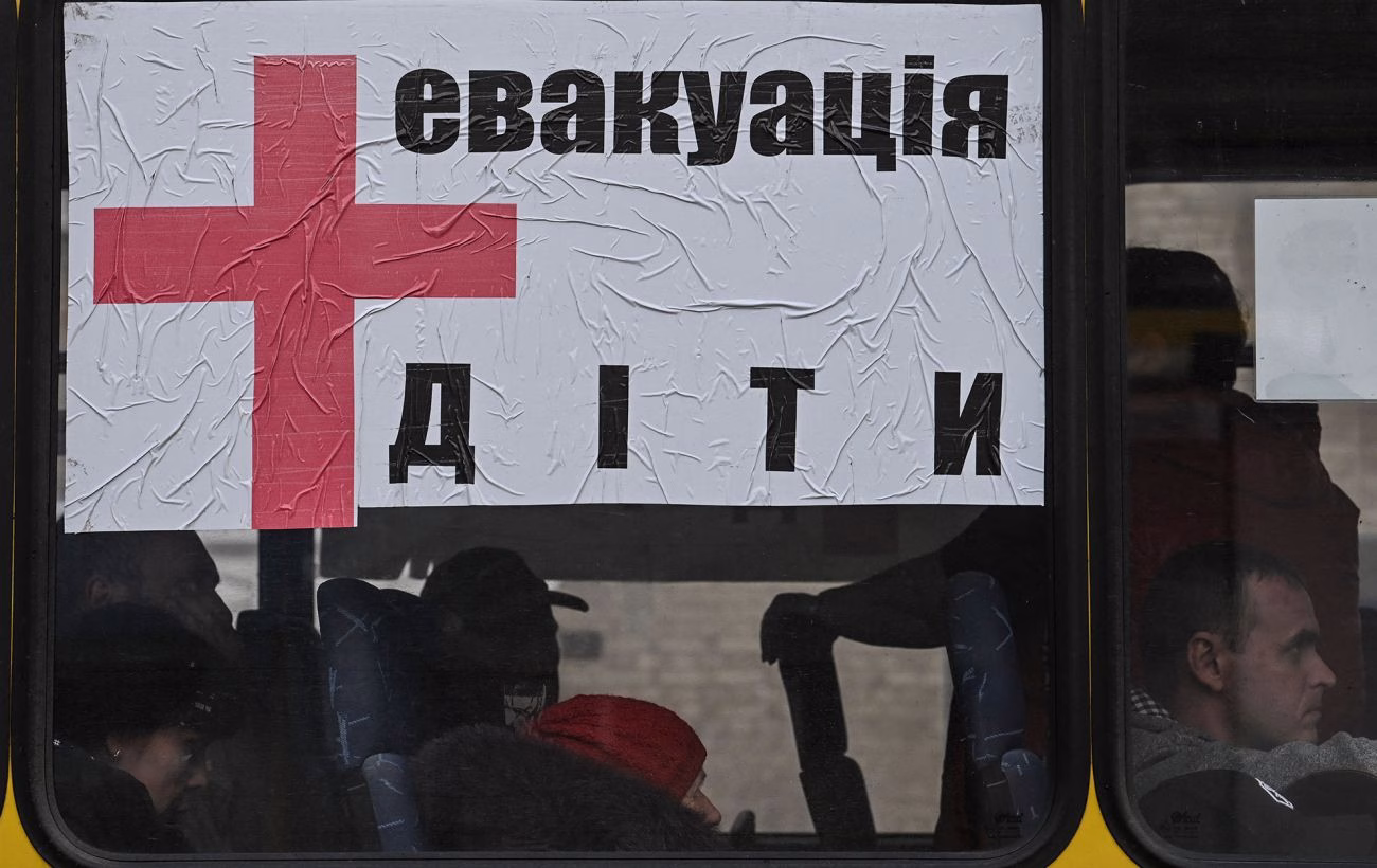 Повернення дітей: Вишиванка як символ опору окупантам в Україні.