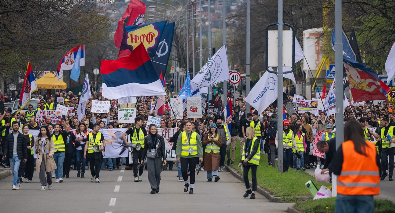 Сплеск протестної активності в Сербії: поліція Белграда розганяє демонстрантів (відео)