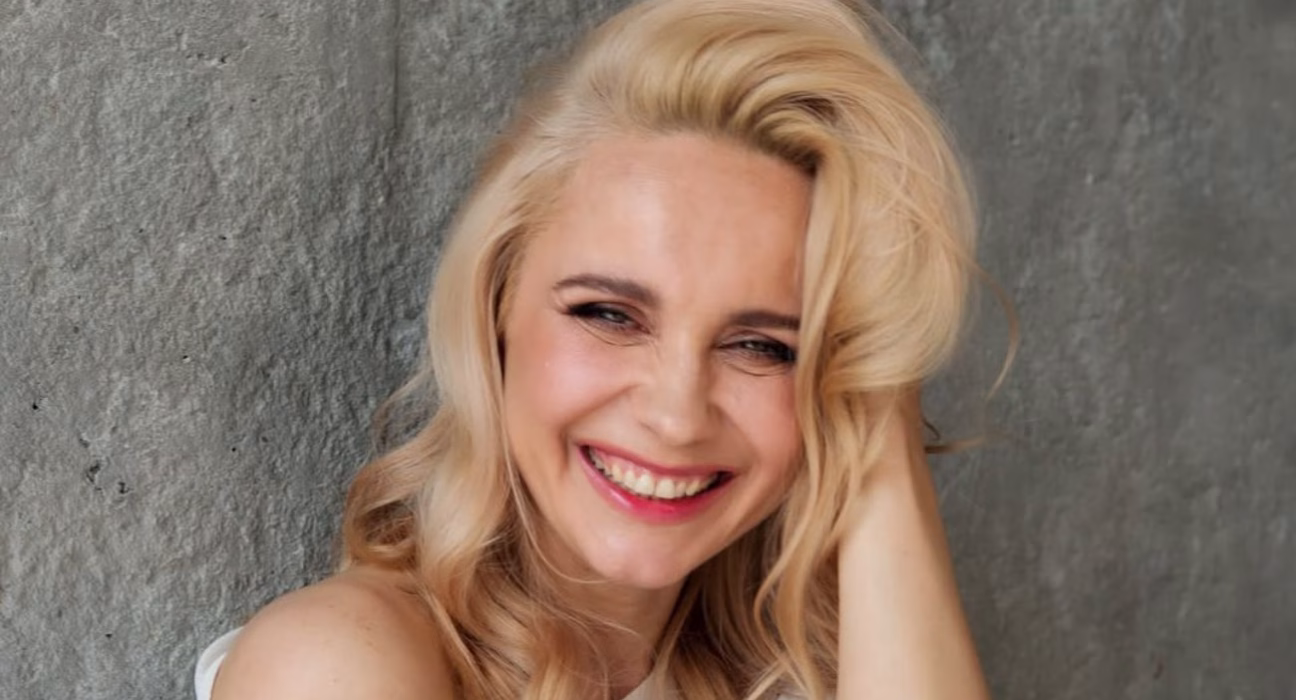 44-річна Ребрик вразила сценічним шпагатом (відео)