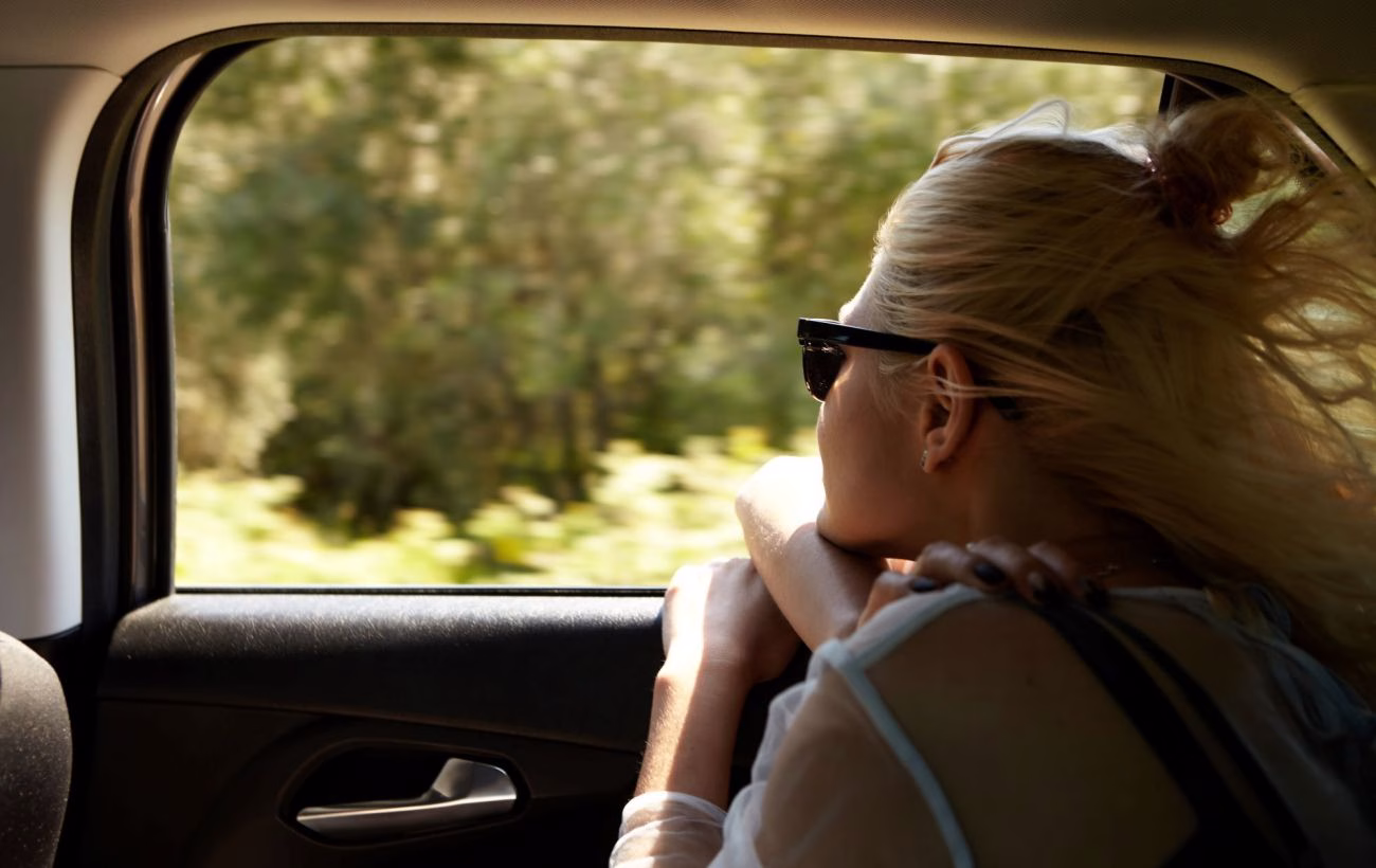 Перевага відкритого вікна: коли природне охолодження перевершує авто-кондиціонер