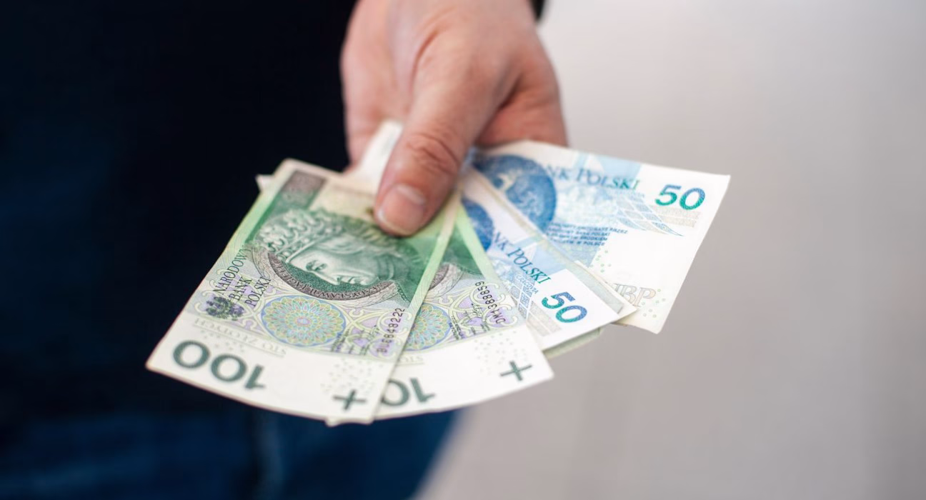 Польський злотий продовжує падіння відносно гривні другий день поспіль