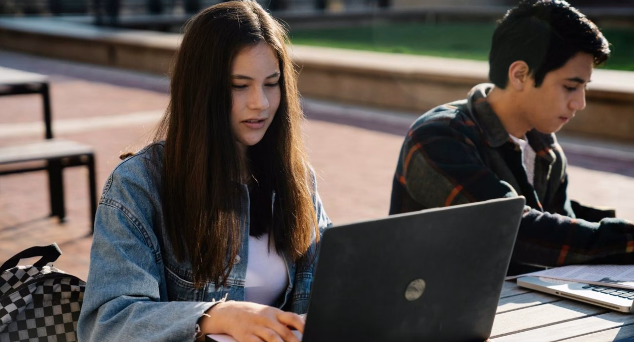 Захистіть свої дані: Посібник із безпечного використання громадського Wi-Fi та запобігання хакерським атакам