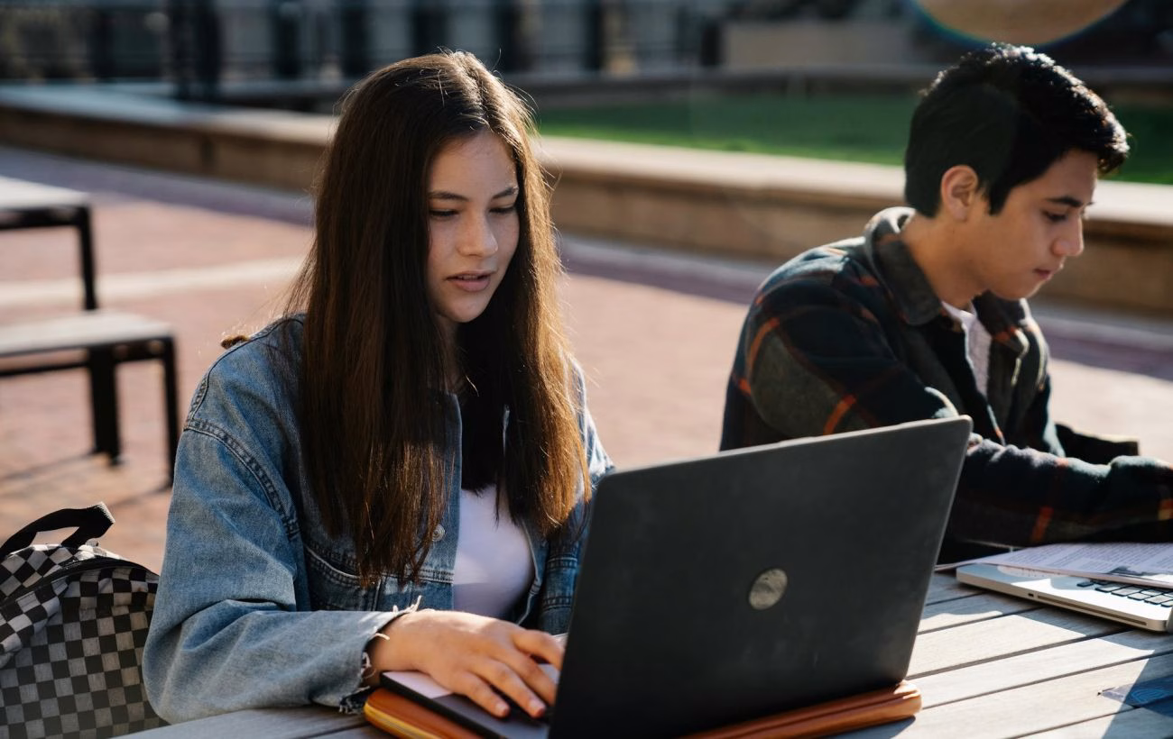 Захистіть свої дані: Посібник із безпечного використання громадського Wi-Fi та запобігання хакерським атакам