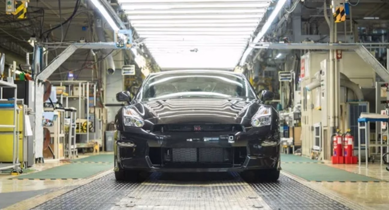 Епоха завершена: останній Nissan GT-R сходить з конвеєра, відправляючи легендарний суперкар на заслужений відпочинок.