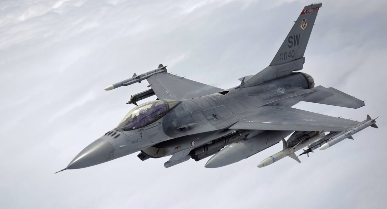 Ескалація напруженості в небі над Аляскою: США знову перехоплюють російський літак