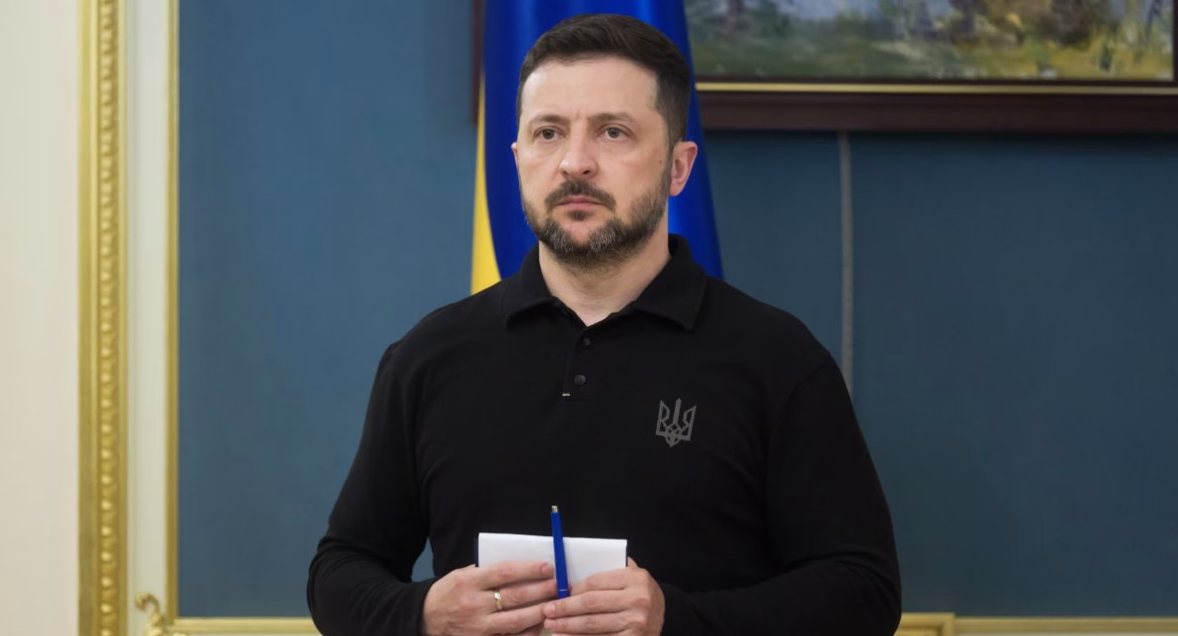 Зеленський відправив у відставку Гайдая та другого обвинуваченого у скандалі з дронами.