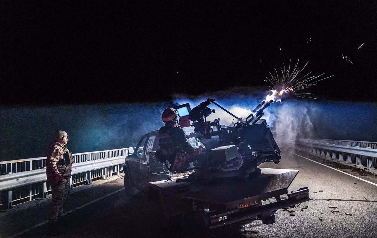 Повторні вибухи струшують Київ під час масованої атаки безпілотників.