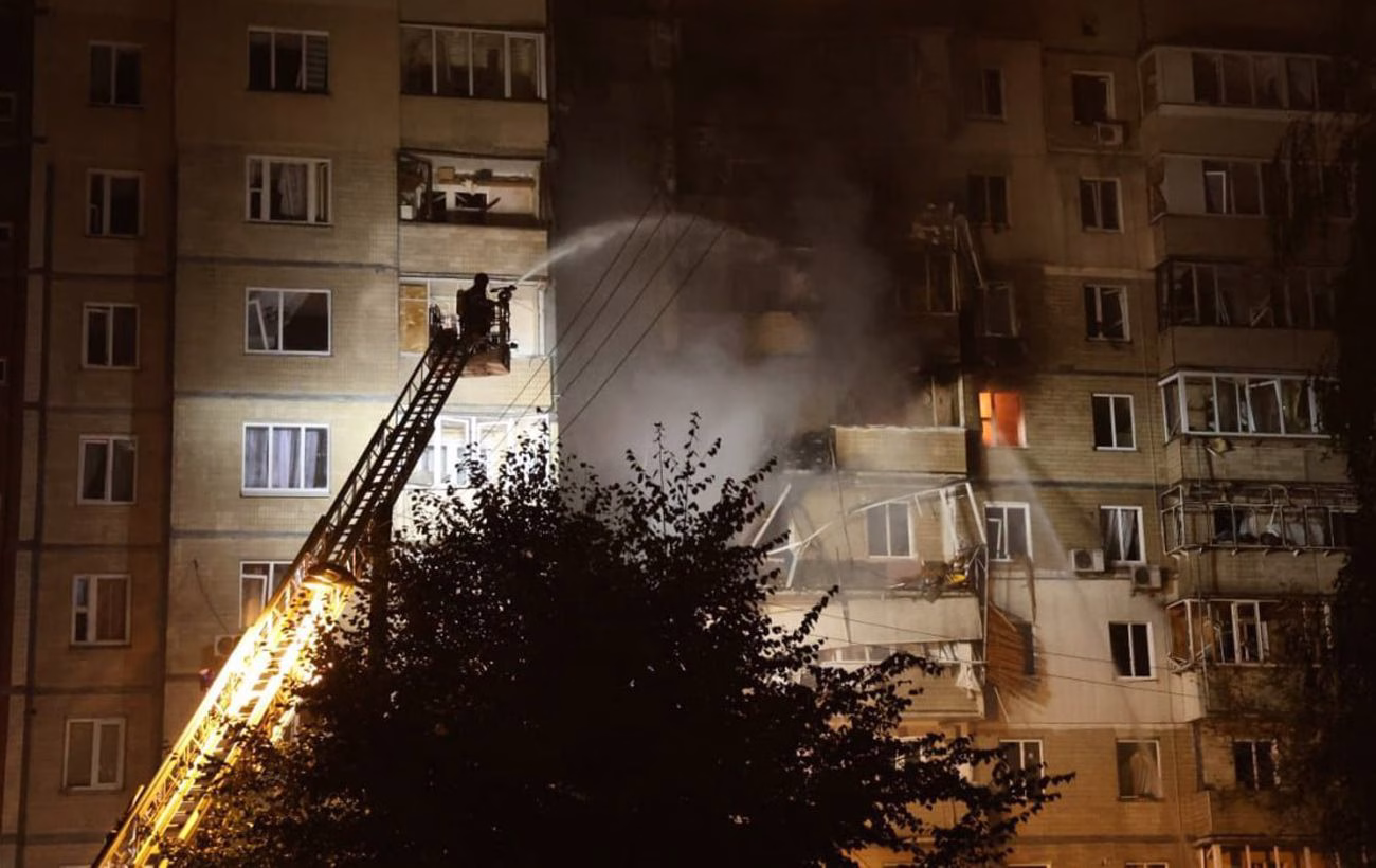 Фотохроніка руйнувань у Києві: дві жертви після атаки дронів