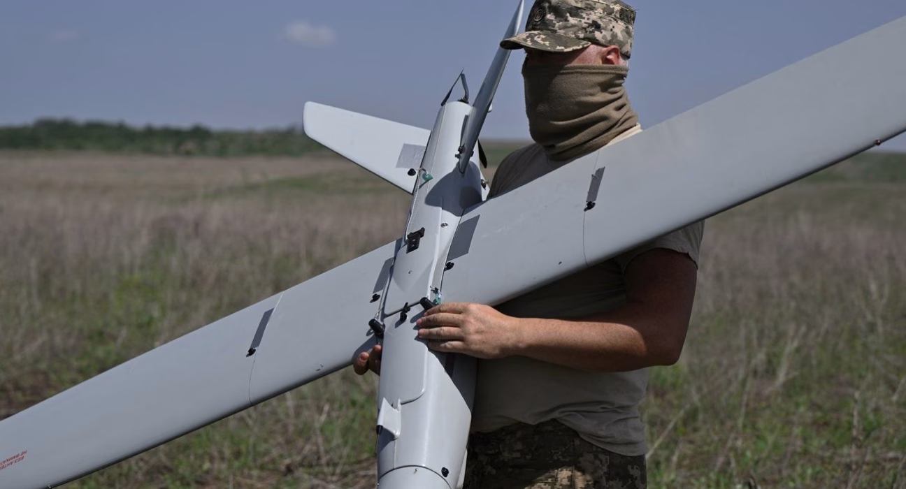 Українські воїни завдали удару по російському "Стальному коню" і розбомбили Ільський НПЗ.