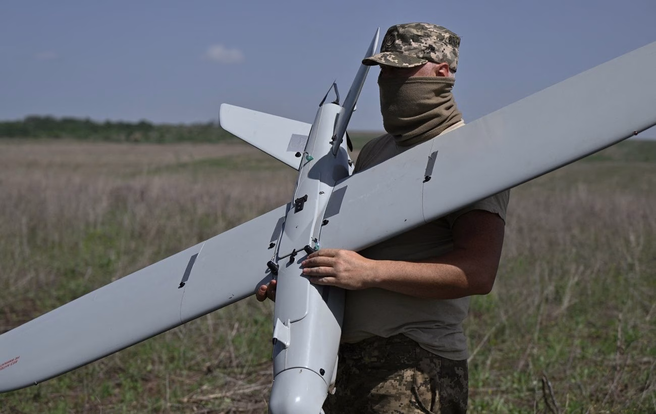 Українські воїни завдали удару по російському "Стальному коню" і розбомбили Ільський НПЗ.