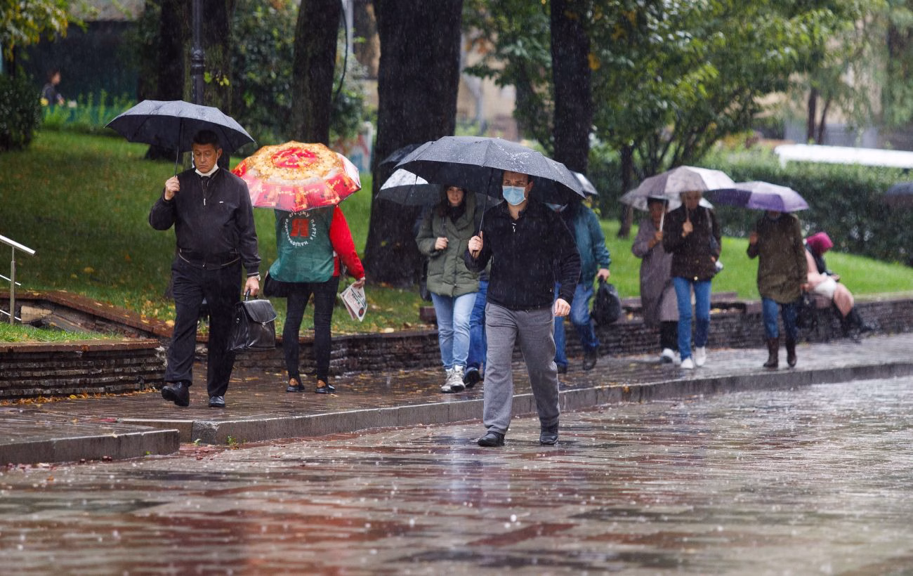 Україна під дощем: у яких регіонах сьогодні знадобляться парасольки?