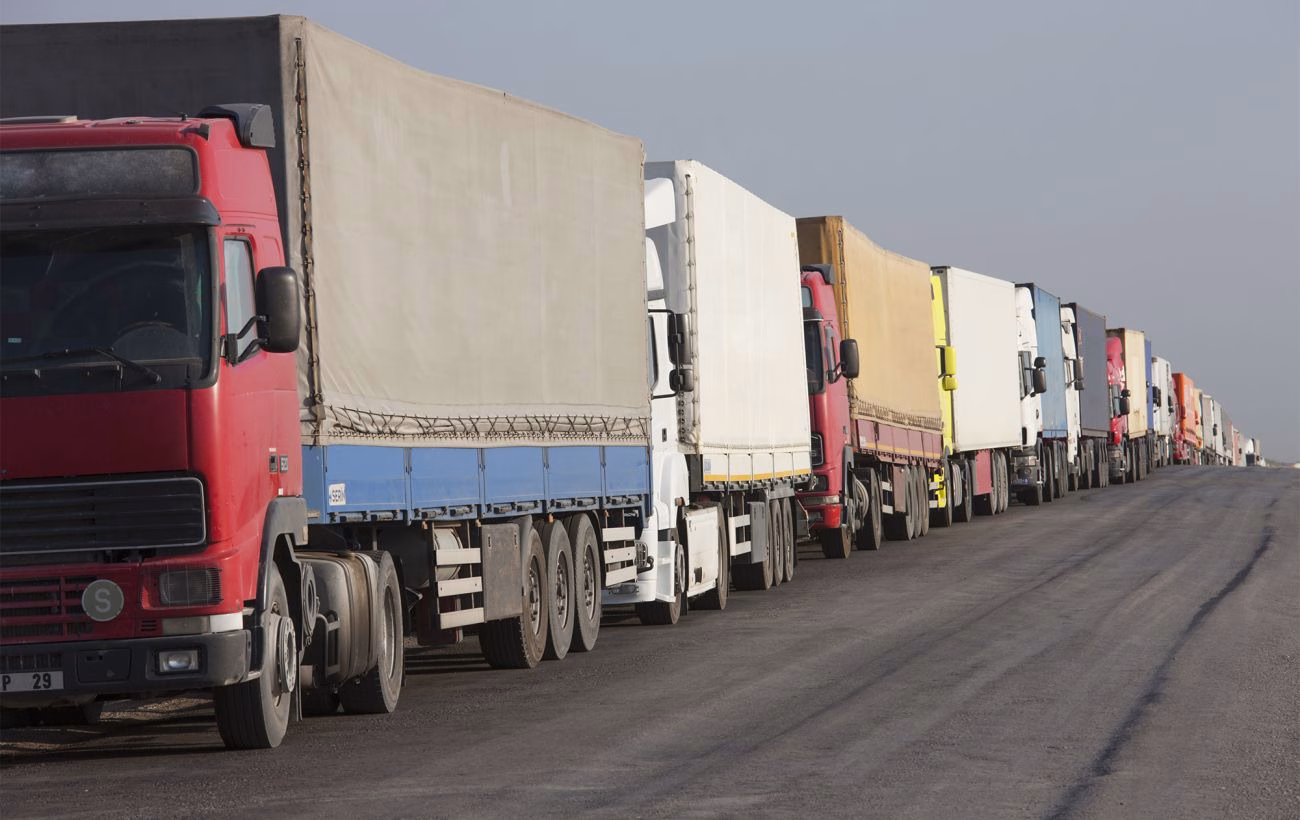 Як вантажівкам у Києві уникнути штрафів під час спеки: нові правила обмеження руху