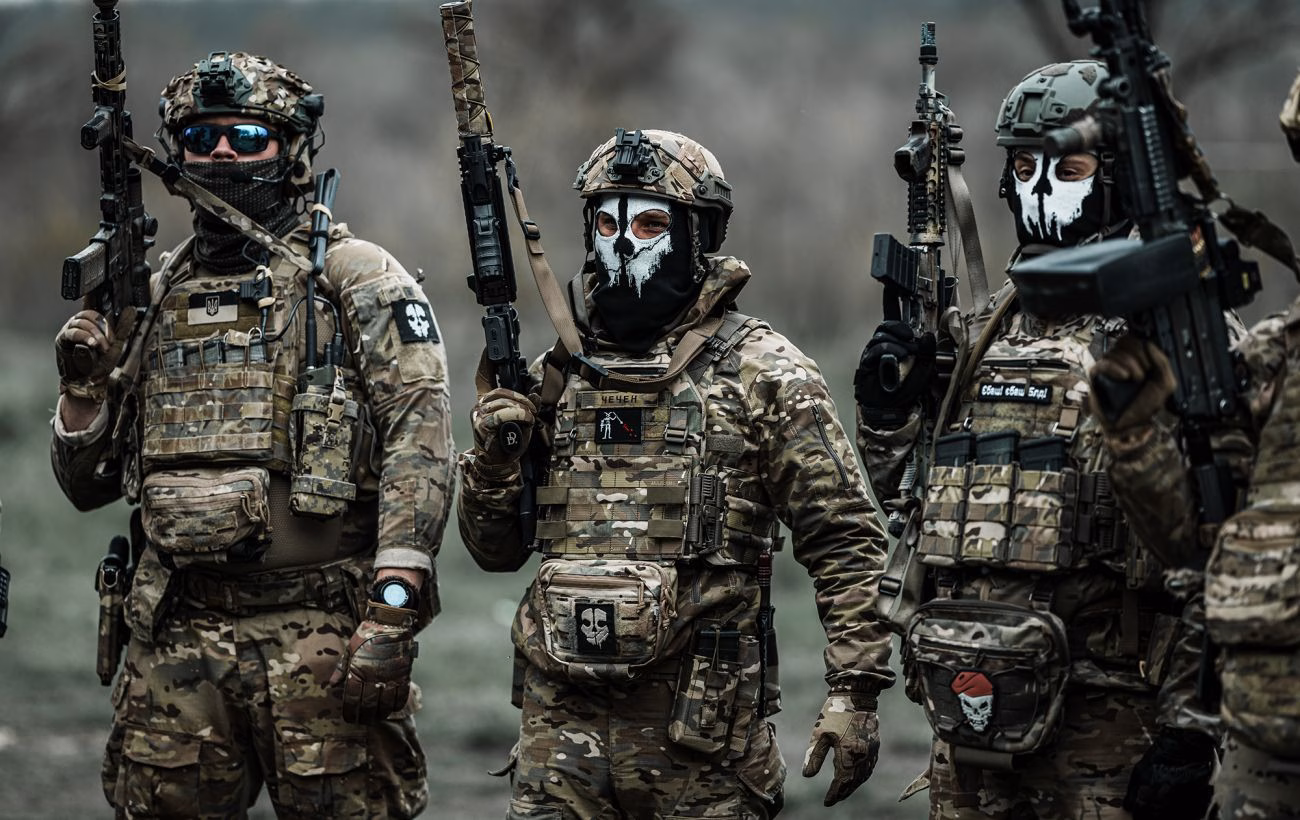 ГУР знищило катер, радіолокаційну станцію і окупантів у Чорному морі: унікальні зйомки