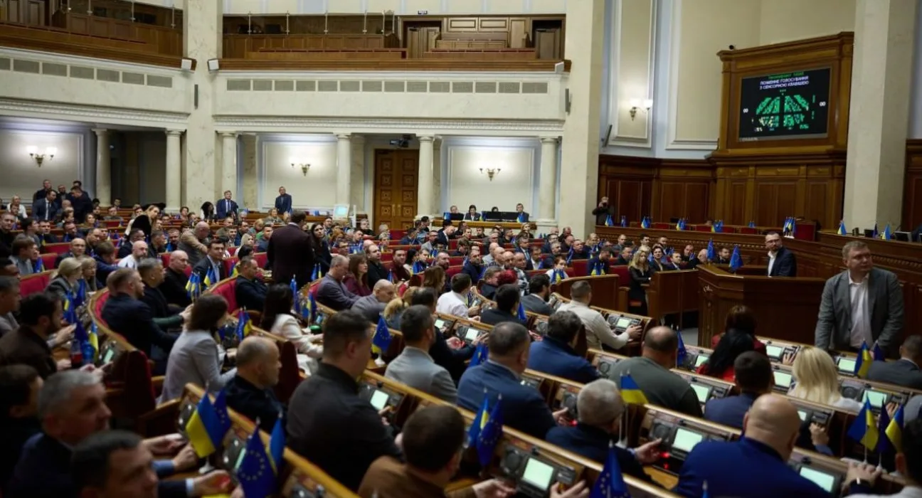 Українська Рада виключила російську мову з тих, що підлягають захисту в країні.